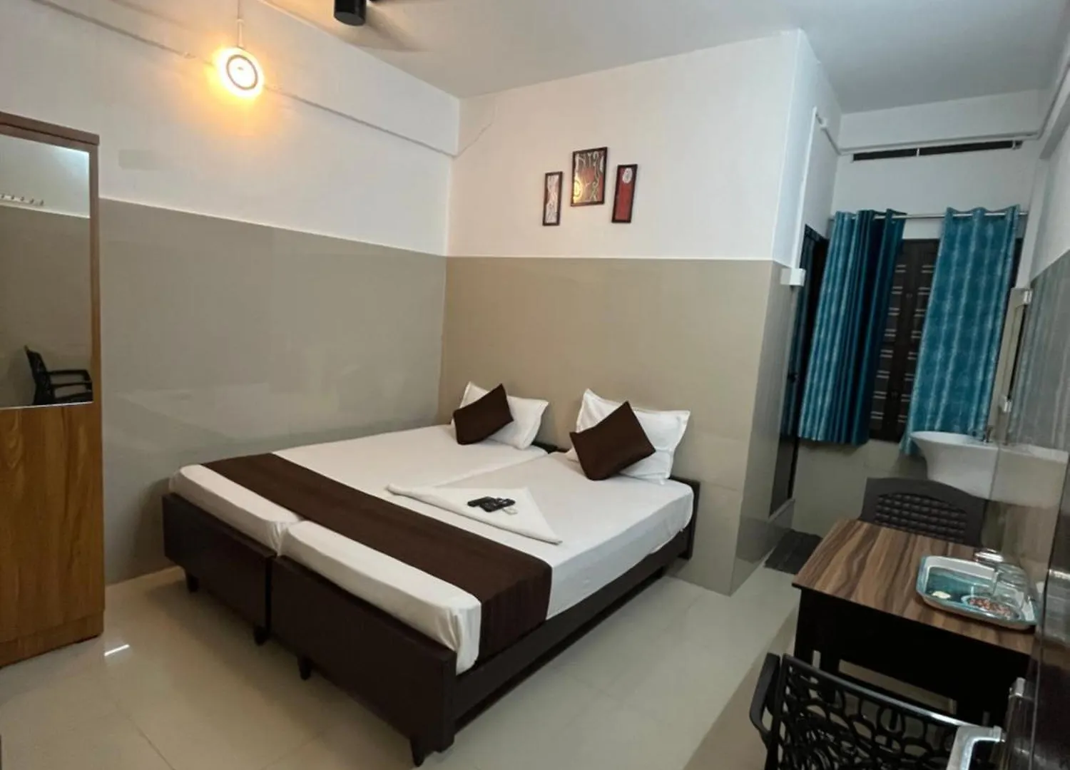 Priya Lodge Kozhikode Hotel
