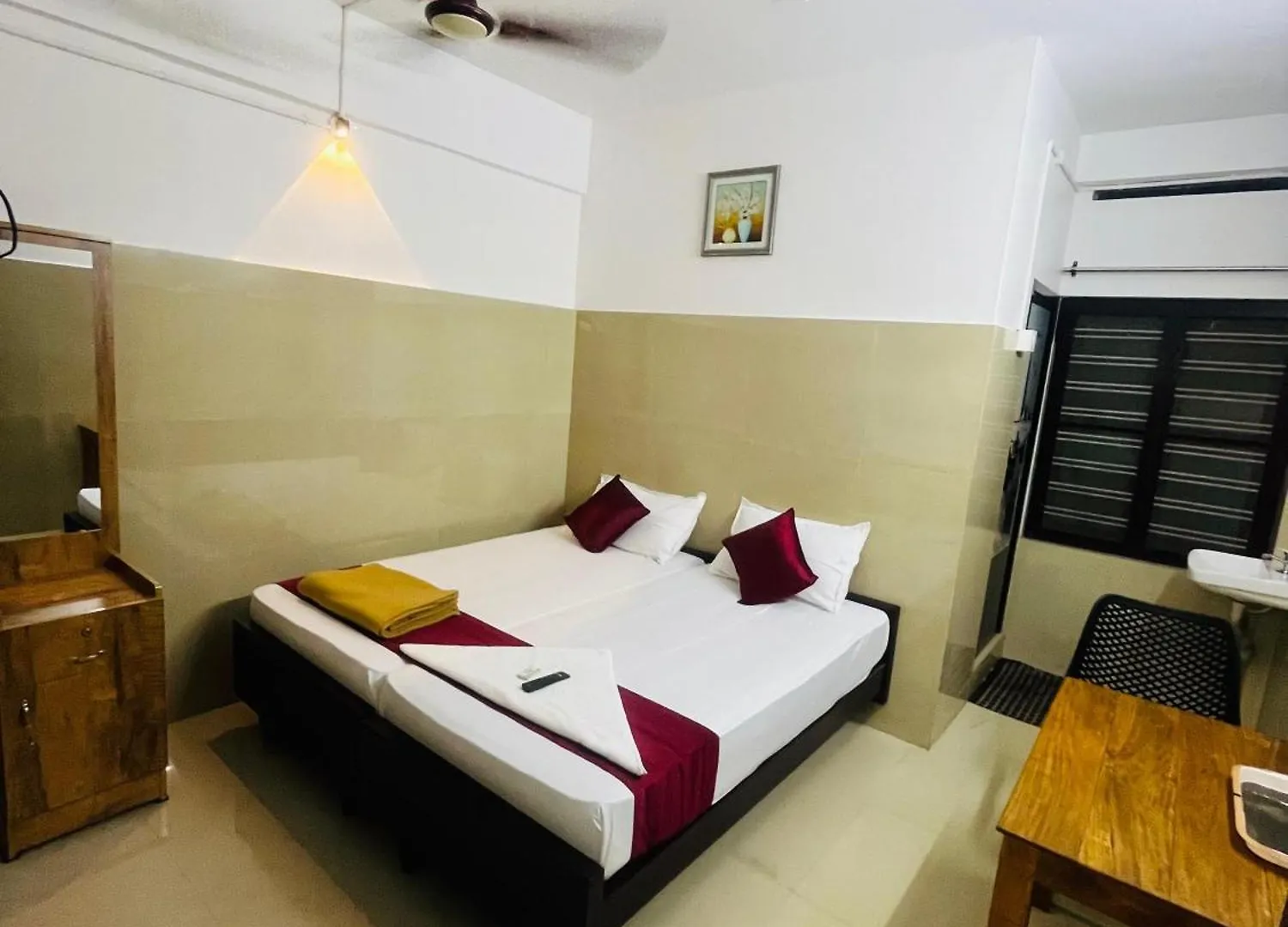 Hotel Priya Lodge Kozhikode